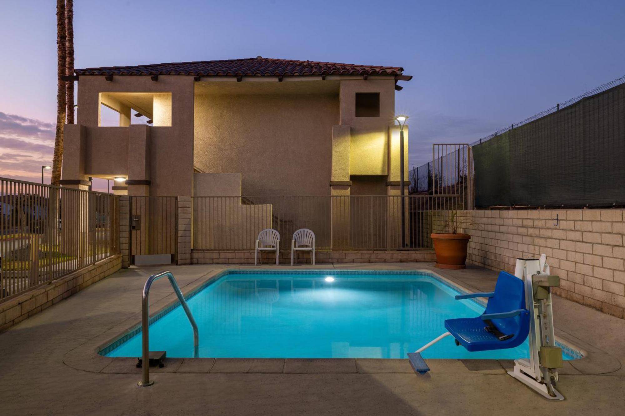 Quality Inn Lake Elsinore I-15 Exterior photo