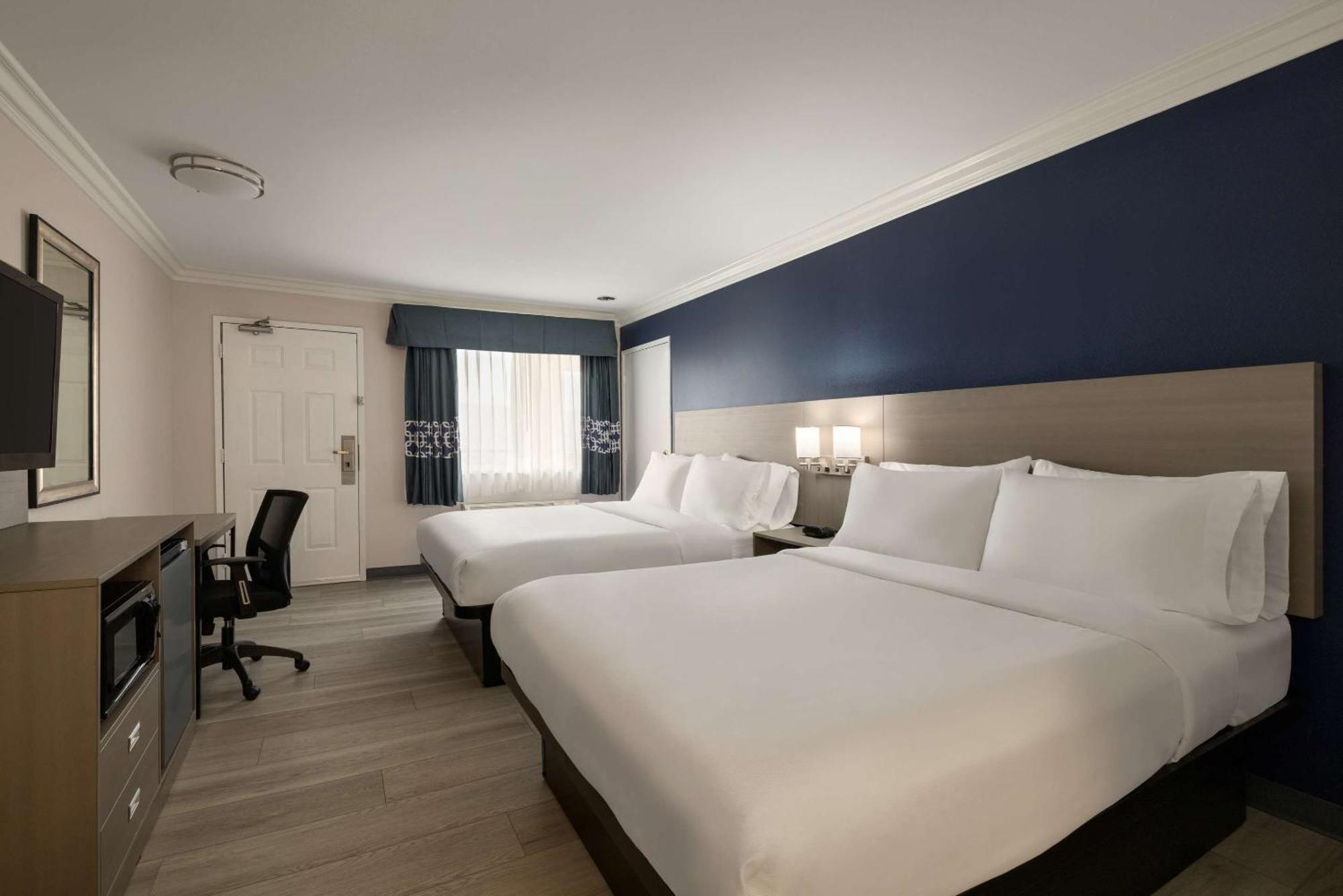 Quality Inn Lake Elsinore I-15 Exterior photo
